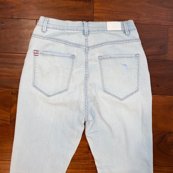 BDG Light Wash Super High Rise Twig Ankle Jeans - Picture 4 of 4